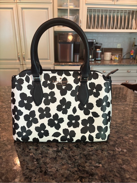 kate spade Handbags - Kate Spade New York Darcy Graphic Blooms Small Satchel Black & White Floral